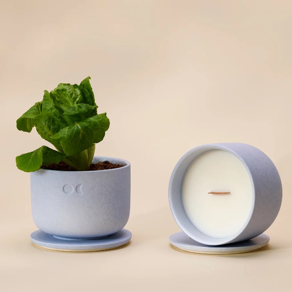 KERAMISK BLOMSTRENDE STEARINLYS – CITRONGRÆS BERGAMOT – 220GR