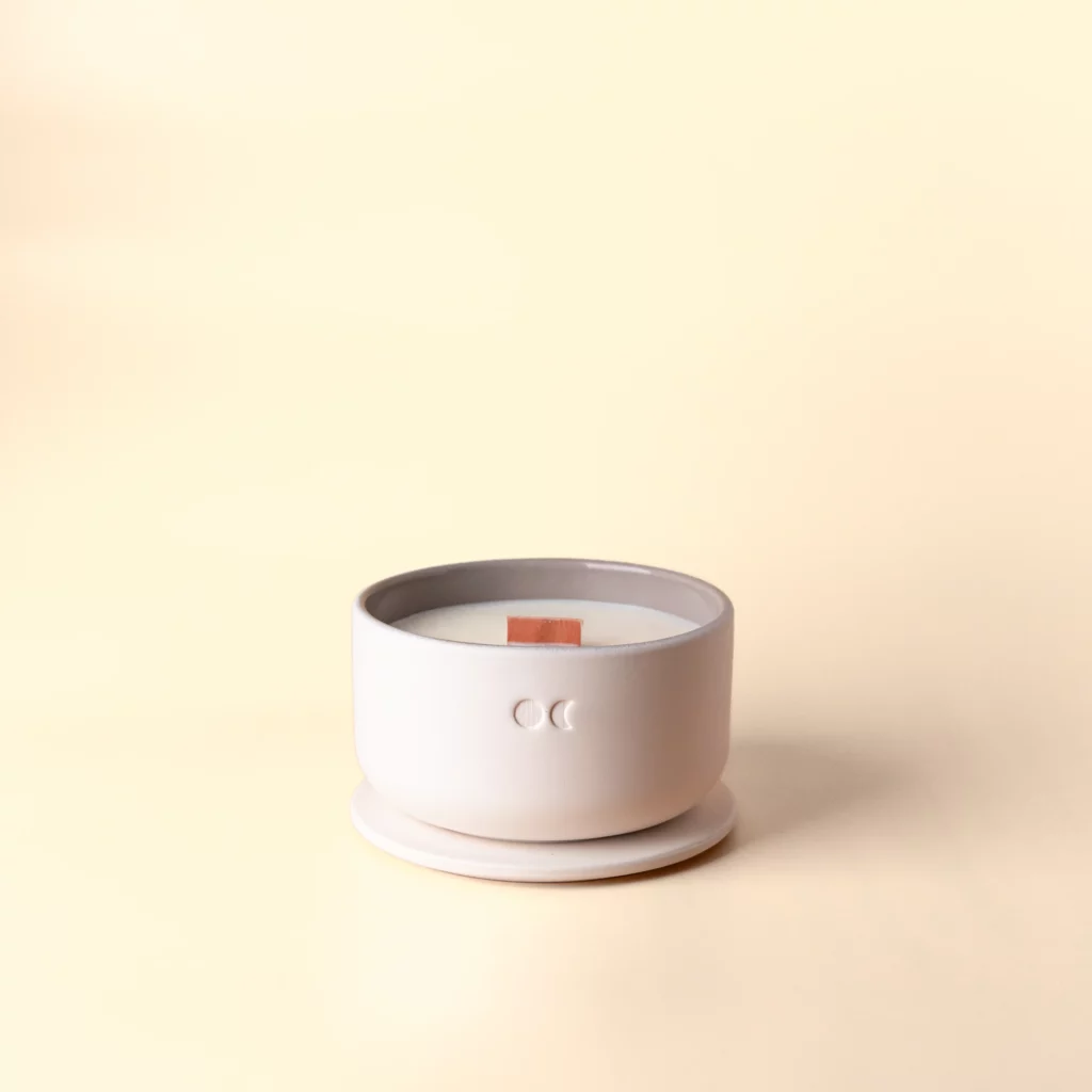 Blühende Keramikkerze - Zeder & Patchouli - 440g